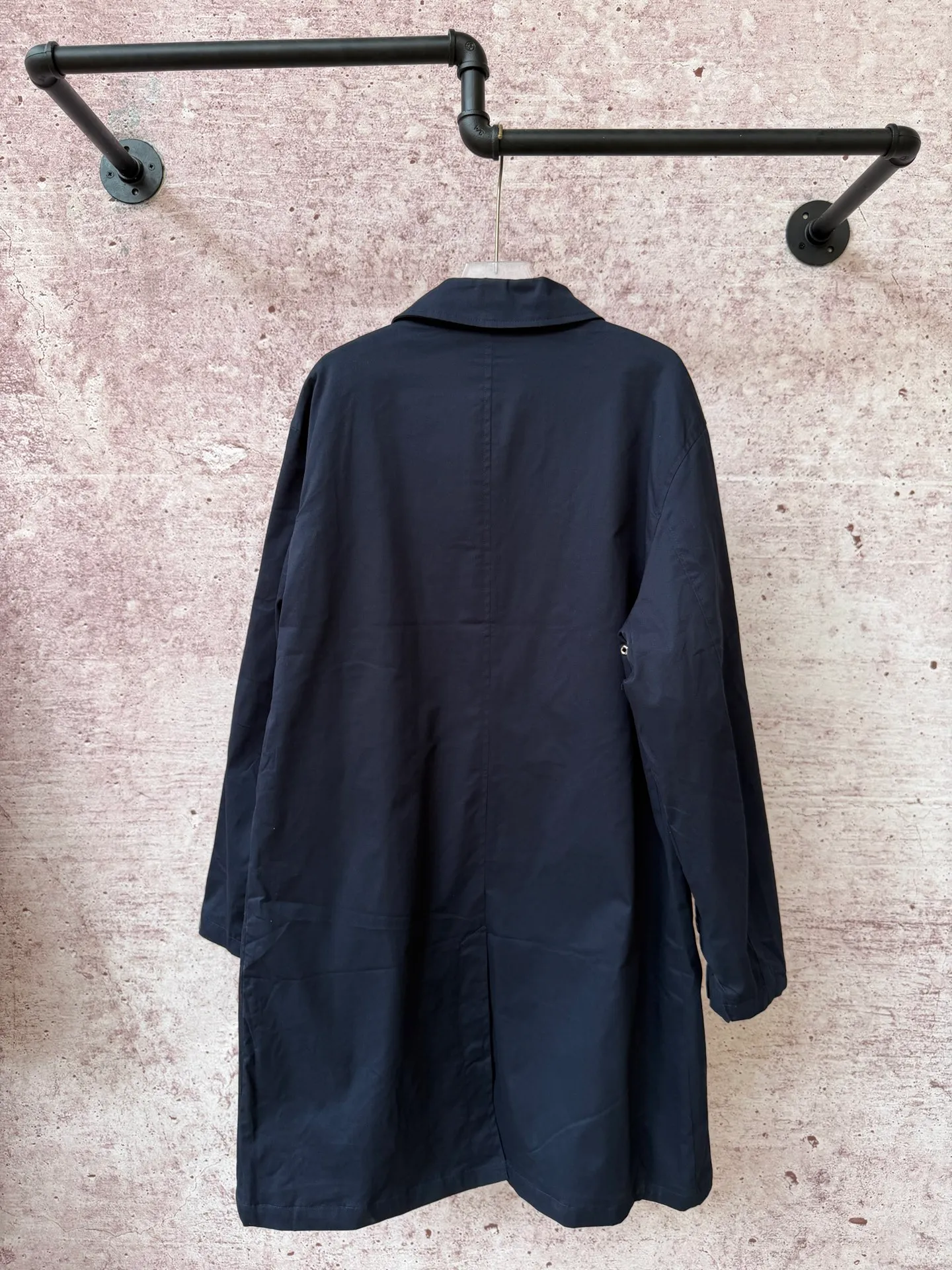 P530 Ralph Lauren autumn unisex long windbreaker jacket, pure cotton twill fabric, with plaid lining inside, customized hardware accessories, fine workmanship, loose fit for both men and women, full of temperament on the upper body, and the split hem design adds to the style.